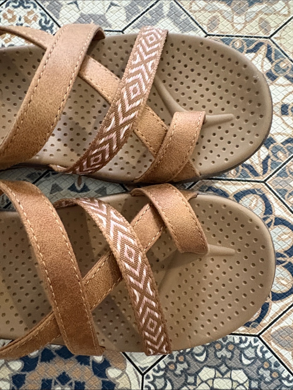 Skechers Women’s Reggae Timeless Summer Tan Crisscross Slide Sandals - Picture 5 of 7